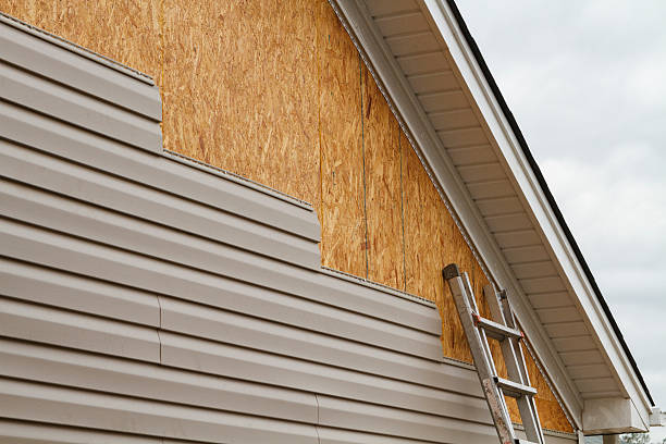 Professional Siding Contractor technician working in Nashville, IN